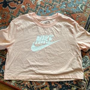 Nike tee/ cropped women’s size S